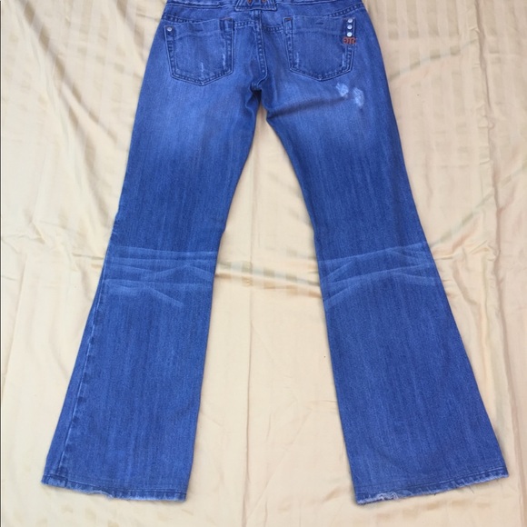 Distressed Miss Me Jeans - Picture 4 of 8